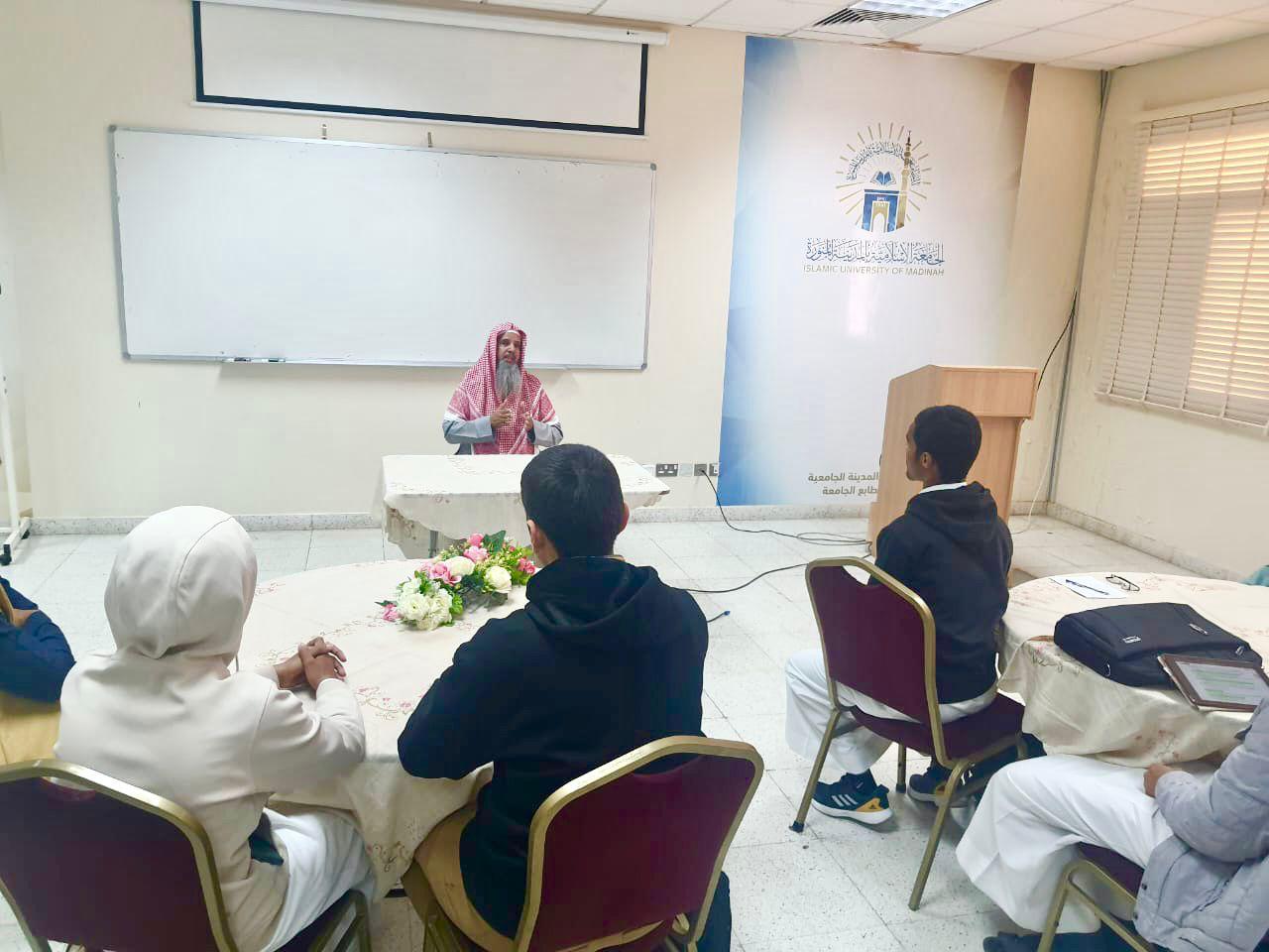 تنفيذ لقاء أكاديمي لطلاب كلية العلوم بالتعاون مع وحدة التوعية الفكرية يوم الاثنين 27-رجب-1446